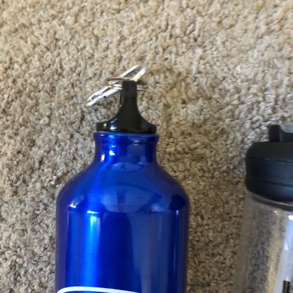 CCSU Water bottles - Picture 5 of 7